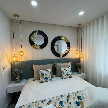 At Maries 4 Blue 페니케