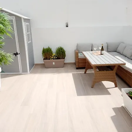 At Maries 4 Blue 펜션 페니케