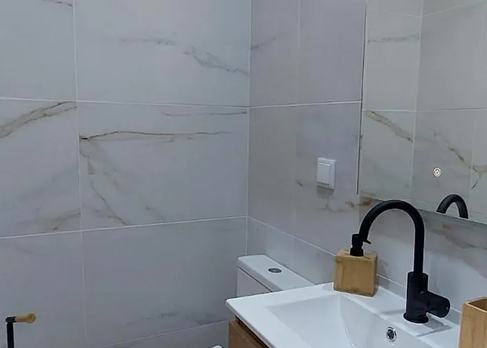 At Maries 4 Blue 페니케